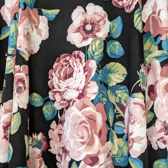 Silhouette NYC Rose Floral Print Skirt, Medium - Picture 2 of 5